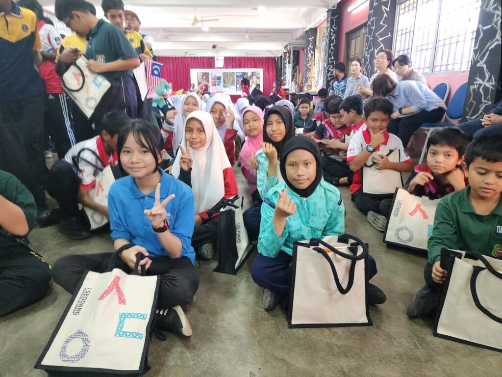 Hello Hangeul book donation at SMK Taman Bukit Indah