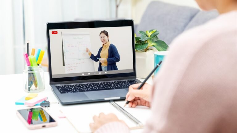 Live online Korean lesson on a laptop