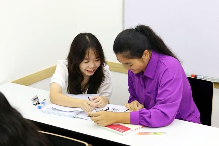 An iSeodang teacher and students during a Korean lesson