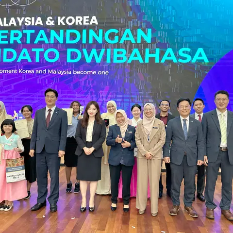 Winners and guests on stage at the Malaysia and Korea Bilingual Speech Competition