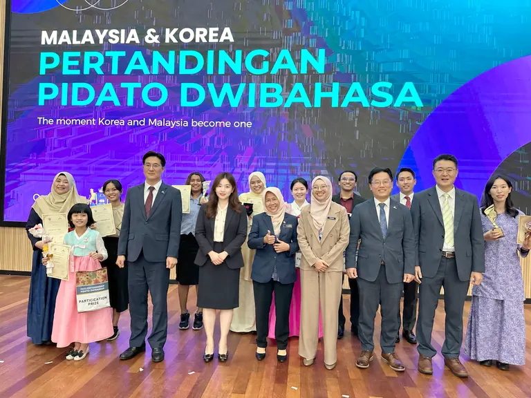Winners and guests on stage at the Malaysia and Korea Bilingual Speech Competition